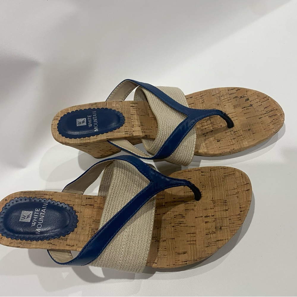 Womens white mountain Blue and Beige Wedge Sandals- Size 9 1/2 - Picture 2 of 6